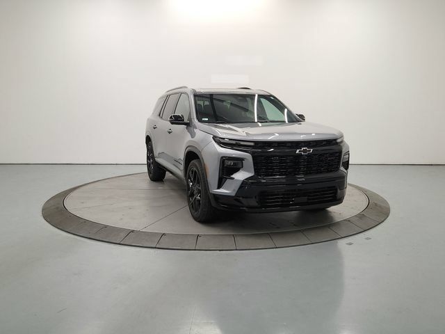 Used 2025 Chevrolet Traverse RS FWD image 3