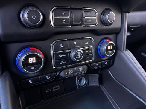 Used 2022 Chevrolet Tahoe Z71 AWD/4WD image 27