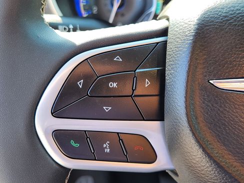 Used 2022 Chrysler Pacifica Touring-L FWD image 22
