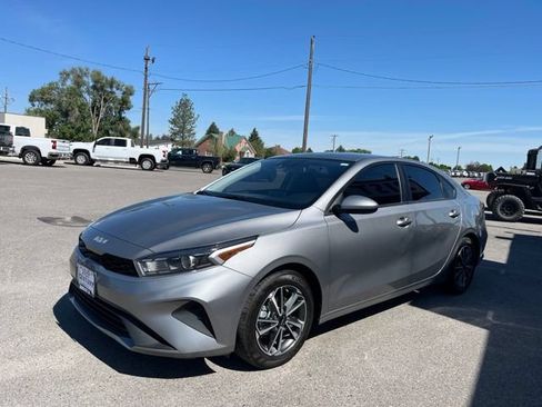 Used 2023 Kia Forte LXS FWD image 6