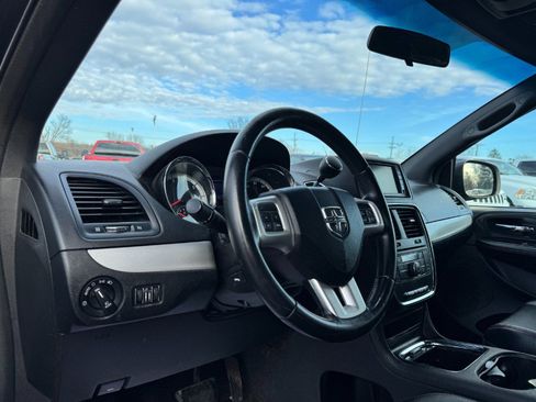 Used 2014 Dodge Grand Caravan R/T image 14