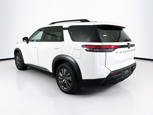 Used 2025 Nissan Pathfinder SV image 5