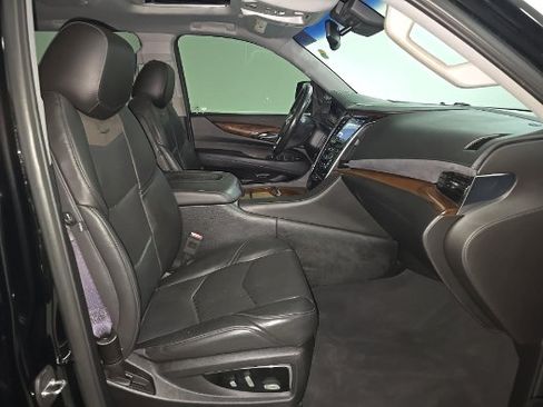 Used 2016 Cadillac Escalade Luxury RWD image 8