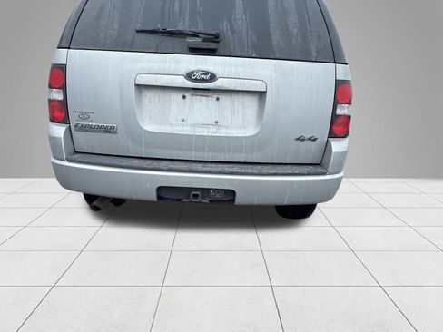 Used 2009 Ford Explorer XLT image 5