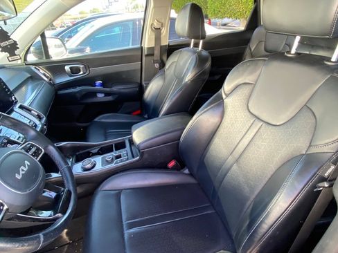 Used 2022 Kia Sorento S FWD image 7