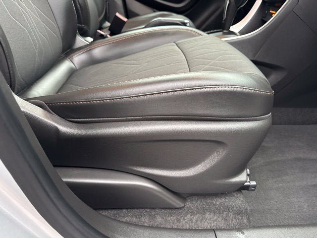 Used 2019 Chevrolet Trax LT w/ LT Convenience Package AWD/4WD image 29
