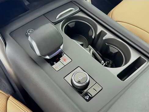 New 2026 Land Rover Discovery Limited Edition image 19