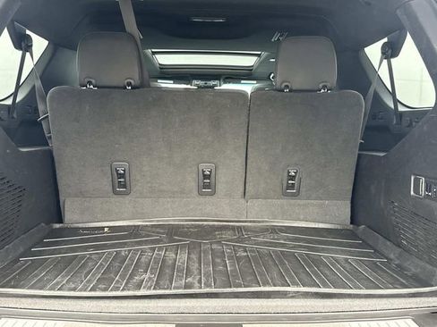 Used 2023 Chevrolet Suburban Z71 w/ Luxury Package image 10