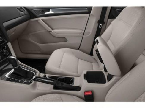 Used 2020 Volkswagen Golf 4-Door image 18