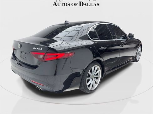 Used 2019 Alfa Romeo Giulia image 9