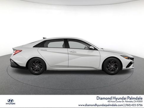 Used 2024 Hyundai Elantra SEL FWD image 9