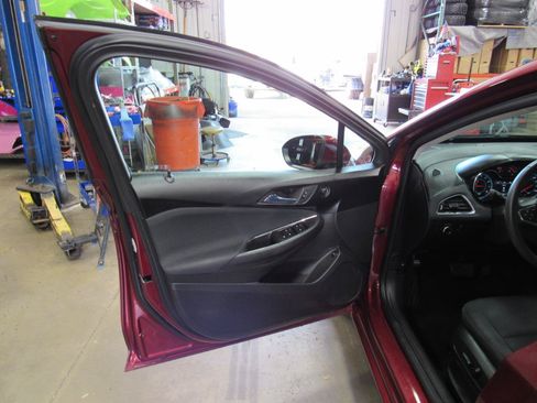 Used 2016 Chevrolet Cruze LT w/ Convenience Package FWD image 10