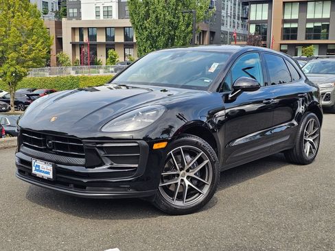 Used 2025 Porsche Macan AWD/4WD image 1