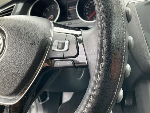 Used 2020 Volkswagen Tiguan SE w/ Panoramic Sunroof Package image 27