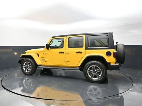 Used 2021 Jeep Wrangler Unlimited Sahara AWD/4WD image 2