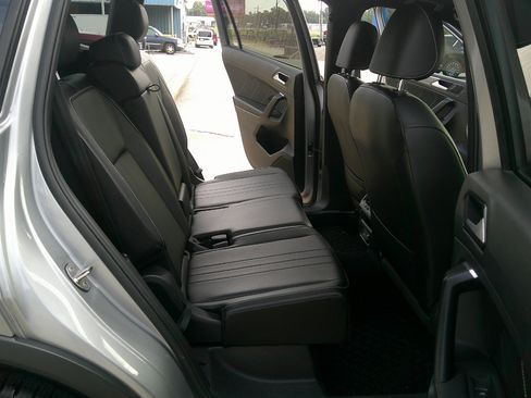 Used 2022 Volkswagen Tiguan SE R-Line image 16