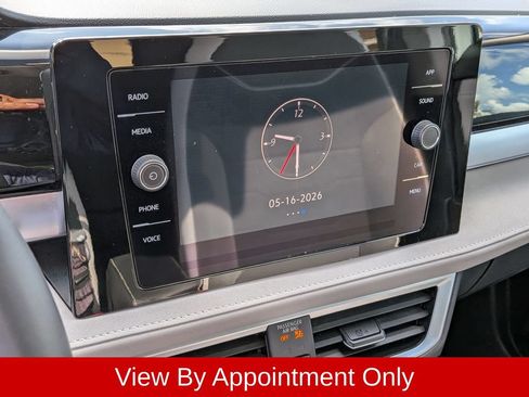 Used 2025 Volkswagen Taos SE AWD/4WD image 18