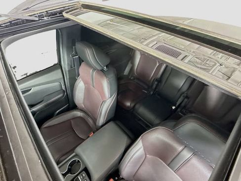Used 2025 Honda Pilot Black Edition image 22