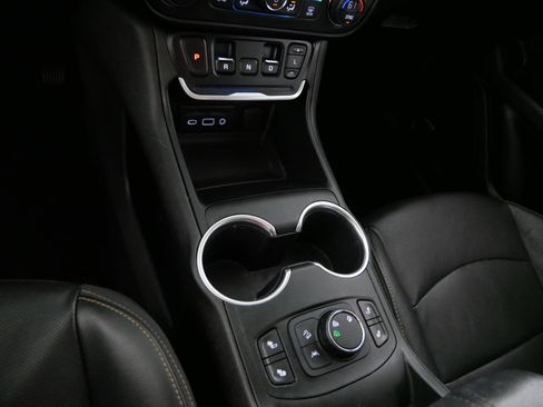 Used 2018 GMC Terrain SLT w/ Preferred Package AWD/4WD image 24
