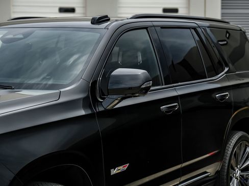 Used 2025 Cadillac Escalade V AWD/4WD image 28