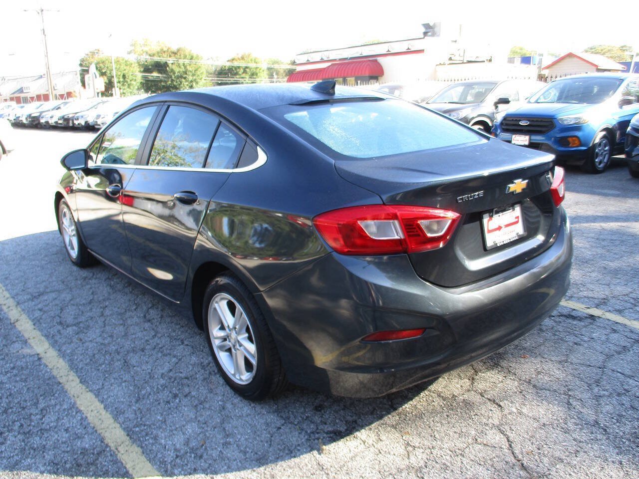 Used 2017 Chevrolet Cruze LT FWD image 2
