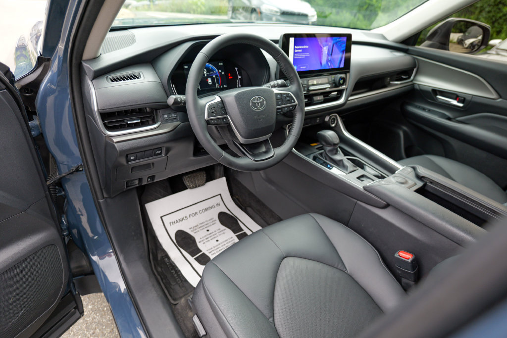 Used 2024 Toyota Grand Highlander AWD image 18