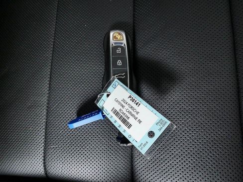 Certified 2024 Porsche Cayenne AWD/4WD image 28