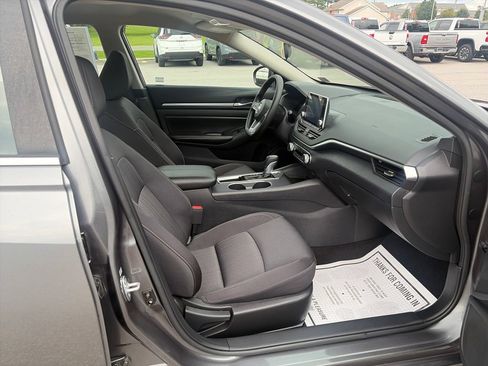 Used 2022 Nissan Altima 2.5 SV FWD image 39