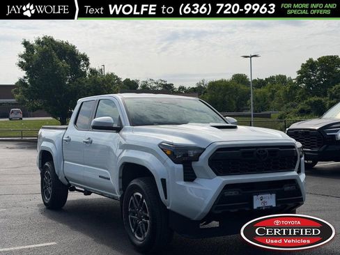 Used 2024 Toyota Tacoma TRD Sport AWD/4WD image 1