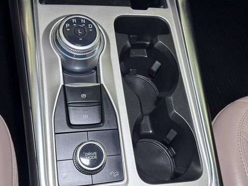 Certified 2022 Ford Explorer XLT w/ Equipment Group 202A AWD/4WD image 44