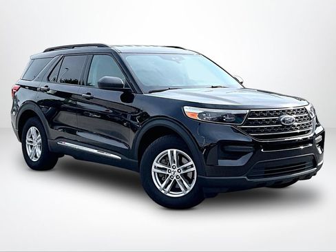 Used 2023 Ford Explorer XLT AWD/4WD image 12