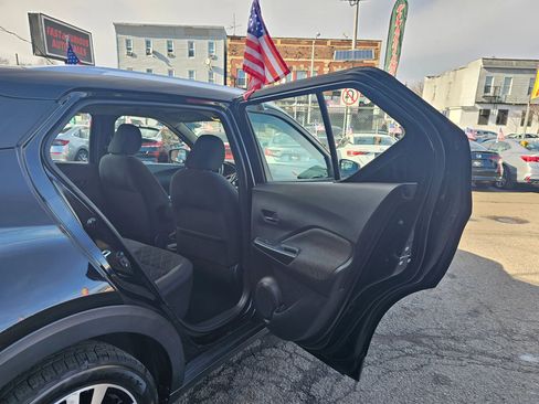 Used 2020 Nissan Kicks SV image 12