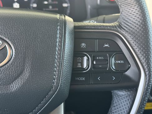 Used 2025 Toyota Tacoma TRD Sport image 38