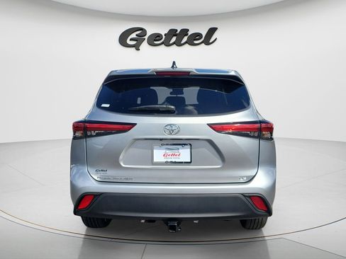 Used 2023 Toyota Highlander LE image 5