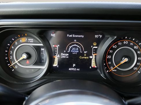 Used 2024 Jeep Wrangler Unlimited Sahara w/ Technology Group AWD/4WD image 28