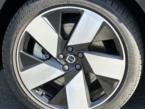 Used 2023 Volvo C40 P8 Recharge Ultimate AWD/4WD image 32