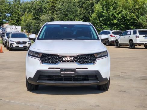 Certified 2023 Kia Sorento LX FWD image 2