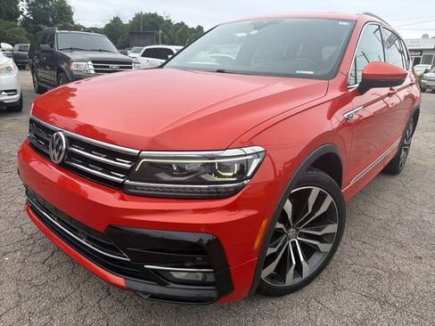Used 2018 Volkswagen Tiguan SEL Premium w/ R-Line Package FWD image 1