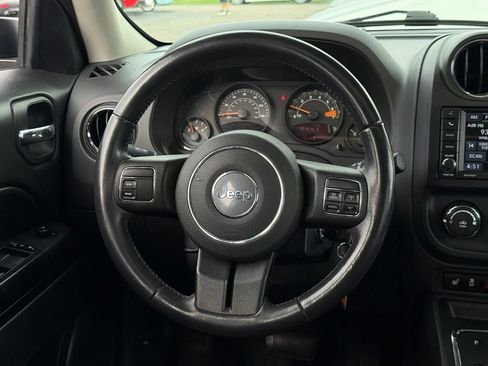 Used 2017 Jeep Patriot High Altitude AWD/4WD image 7