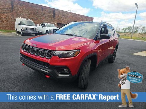 Used 2023 Jeep Compass Trailhawk w/ Trailhawk Convenience Group AWD/4WD image 2