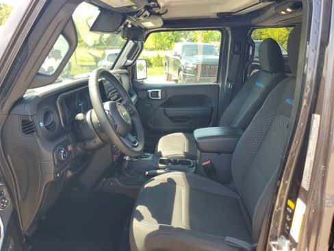 Used 2024 Jeep Wrangler Unlimited Rubicon 4xe AWD/4WD image 5