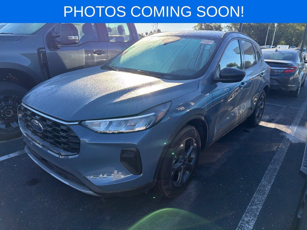 Used 2025 Ford Escape ST-Line w/ Tech Pack #1 AWD/4WD image 2