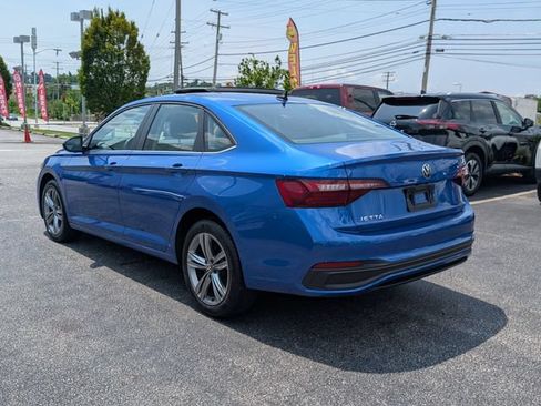 Used 2024 Volkswagen Jetta SE FWD image 5