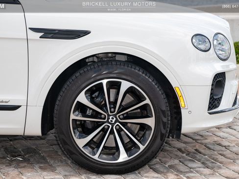 Used 2021 Bentley Bentayga Plug-In Hybrid AWD/4WD image 51