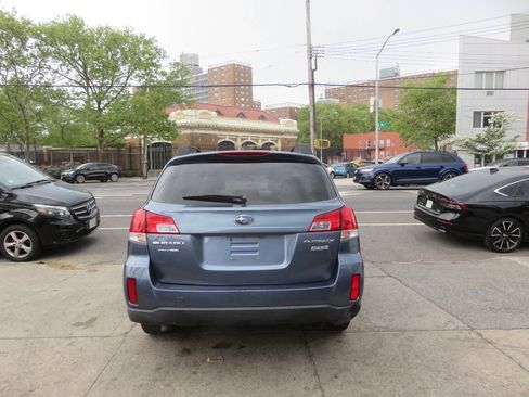 Used 2014 Subaru Outback 2.5i Premium AWD/4WD image 8