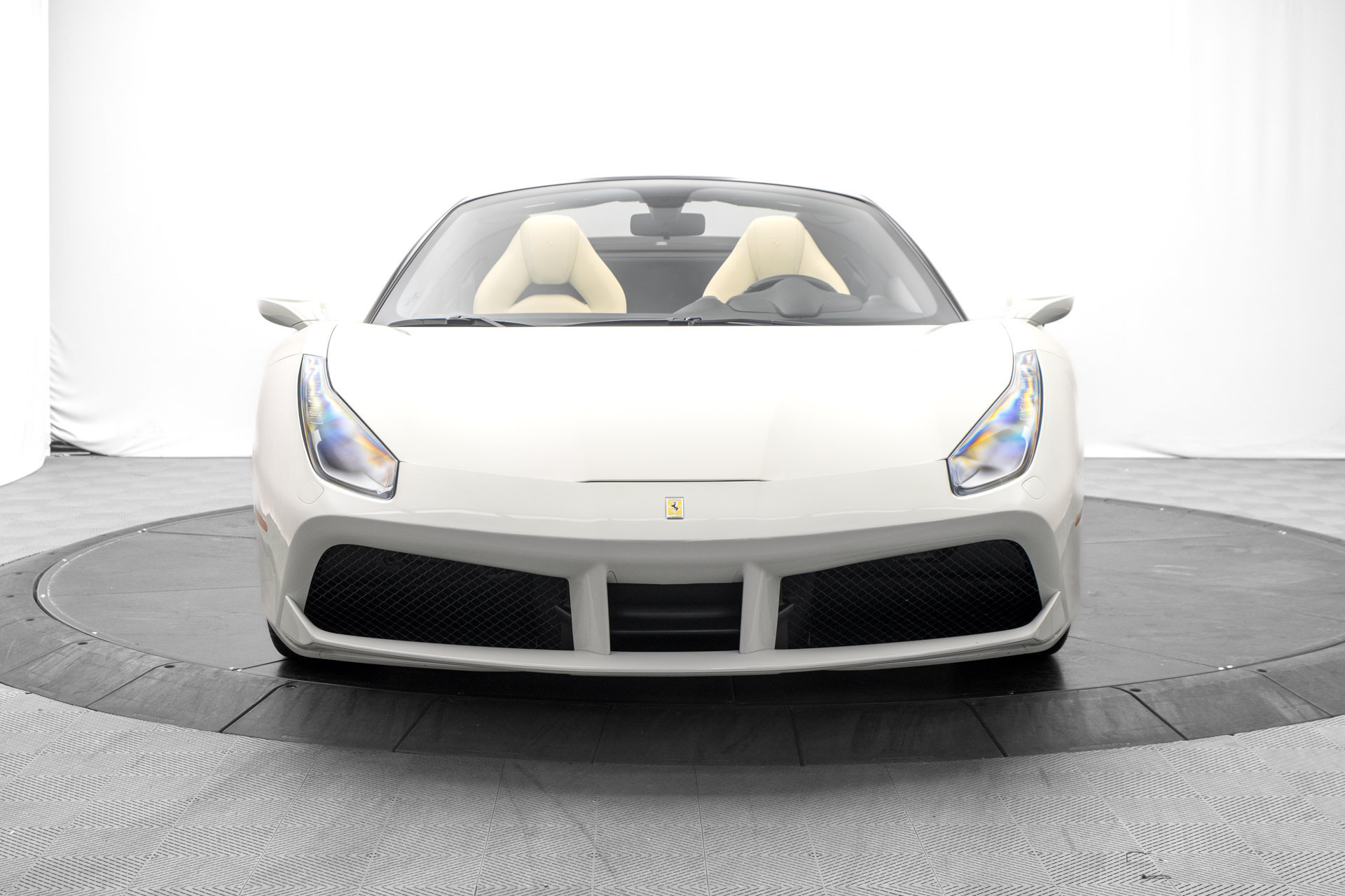 Used 2018 Ferrari 488 Spider RWD image 8