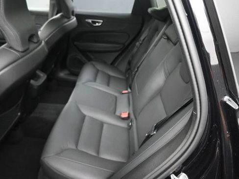Used 2025 Volvo XC60 B5 Plus AWD/4WD image 19