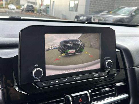 Certified 2024 Nissan Pathfinder SV image 29