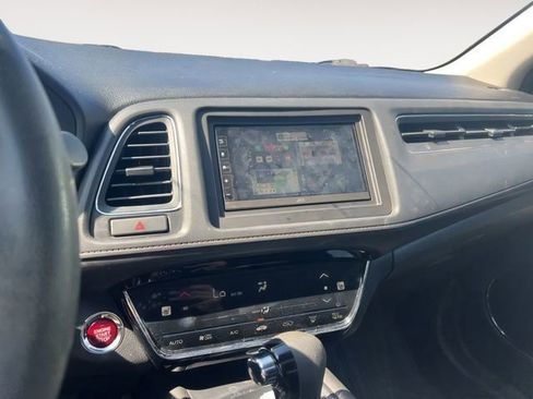 Used 2018 Honda HR-V EX image 12