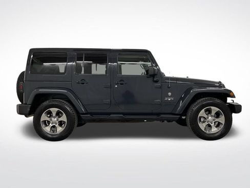Used 2016 Jeep Wrangler Unlimited Sahara w/ Connectivity Group AWD/4WD image 27